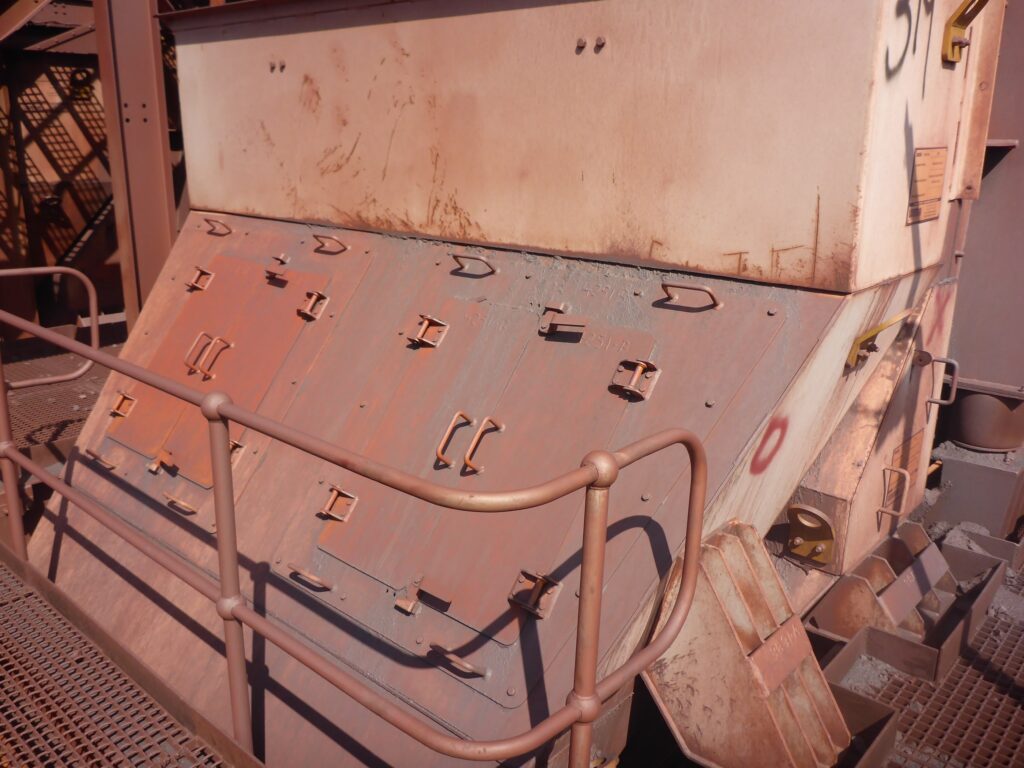 A Weba Chute Systems screen oversize transfer chute controls material flow while protecting downstream equipment from excessive wear and impact.